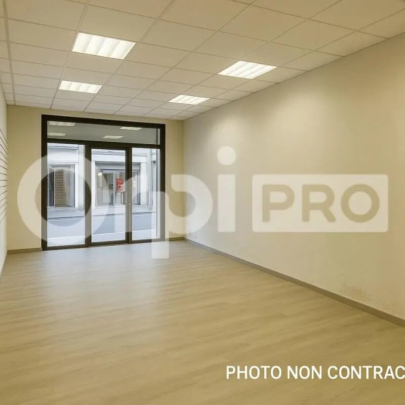 Retail in Montluçon for lease Interior Photo- Image 1 of 2