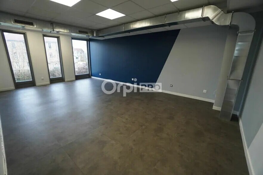 Office in Dijon for lease - Interior Photo - Image 3 of 12