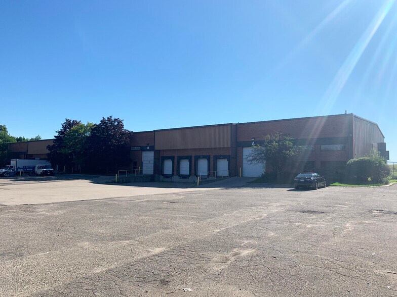 4156 Danvers Ct SE, Grand Rapids, MI for lease - Building Photo - Image 1 of 9