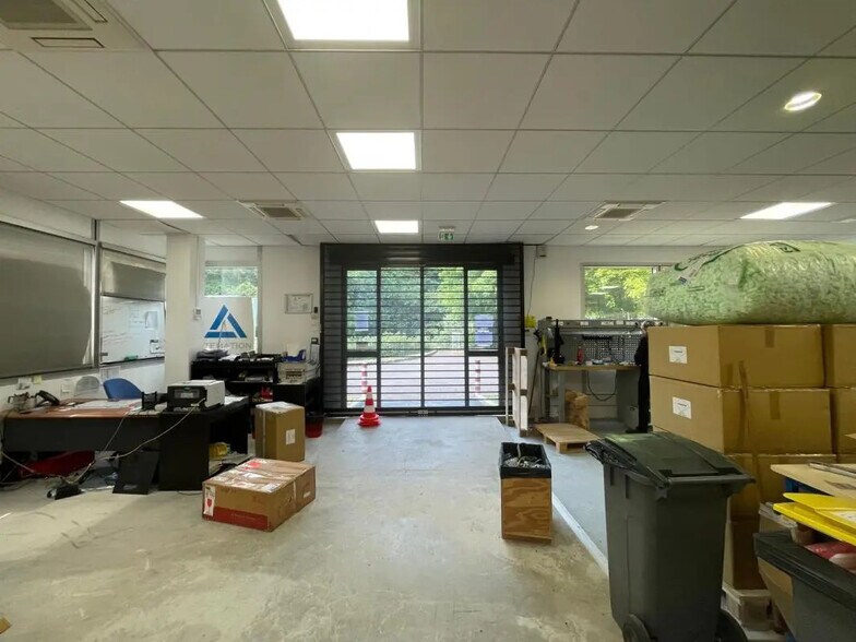 Office in for lease - Interior Photo - Image 3 of 5