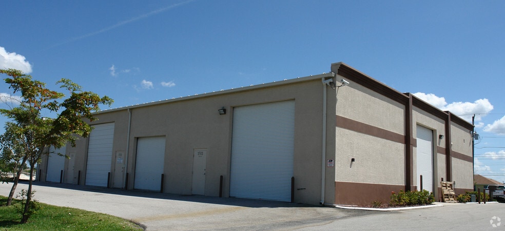1511 Gretchen Ave, Lehigh Acres, FL for lease - Building Photo - Image 2 of 4