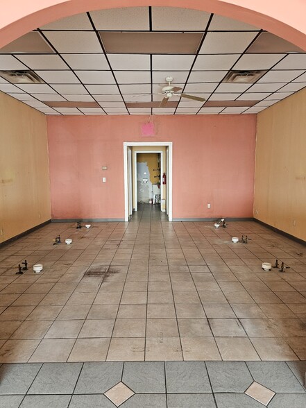 9203 Skillman St, Dallas, TX for lease - Interior Photo - Image 2 of 7
