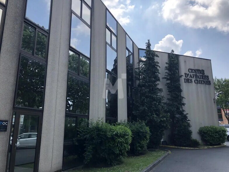 Office in Grigny for lease - Building Photo - Image 1 of 16