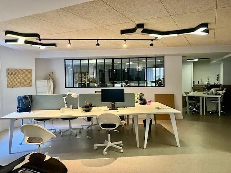 Office in Paris for sale - Interior Photo - Image 1 of 8