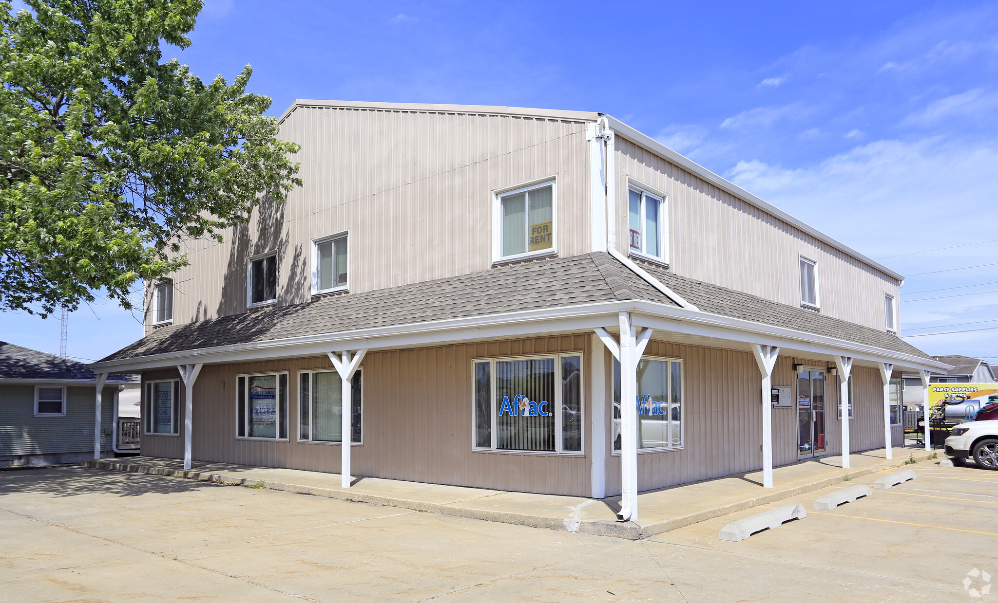 10 N Locust St, Manteno, IL for lease Primary Photo- Image 1 of 9