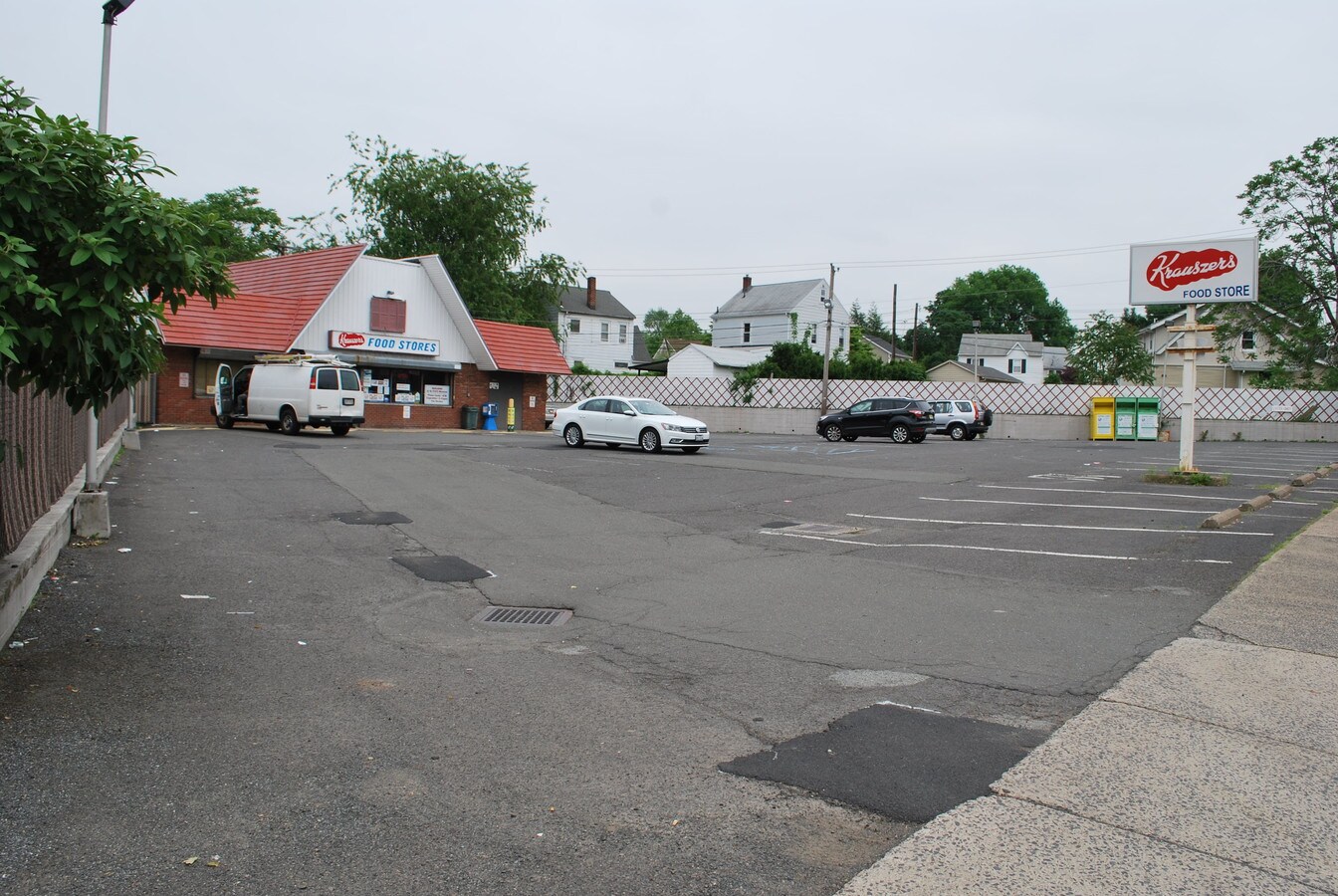 1615 River Rd, Fair Lawn, NJ 07410