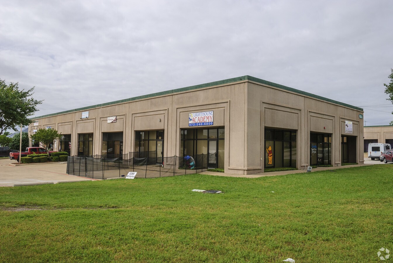 4222 Rosehill Rd, Garland, TX 75043