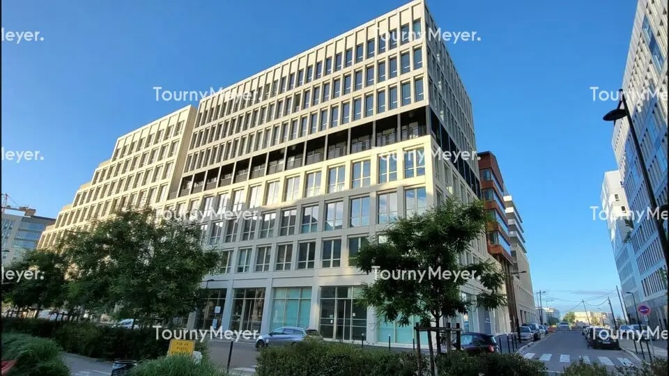 Retail in Bordeaux for lease - Building Photo - Image 1 of 1