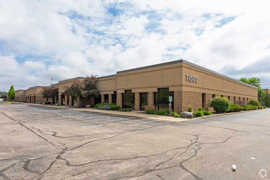 11548 W Theodore Trecker Way, Milwaukee, WI for lease - Building Photo - Image 1 of 8