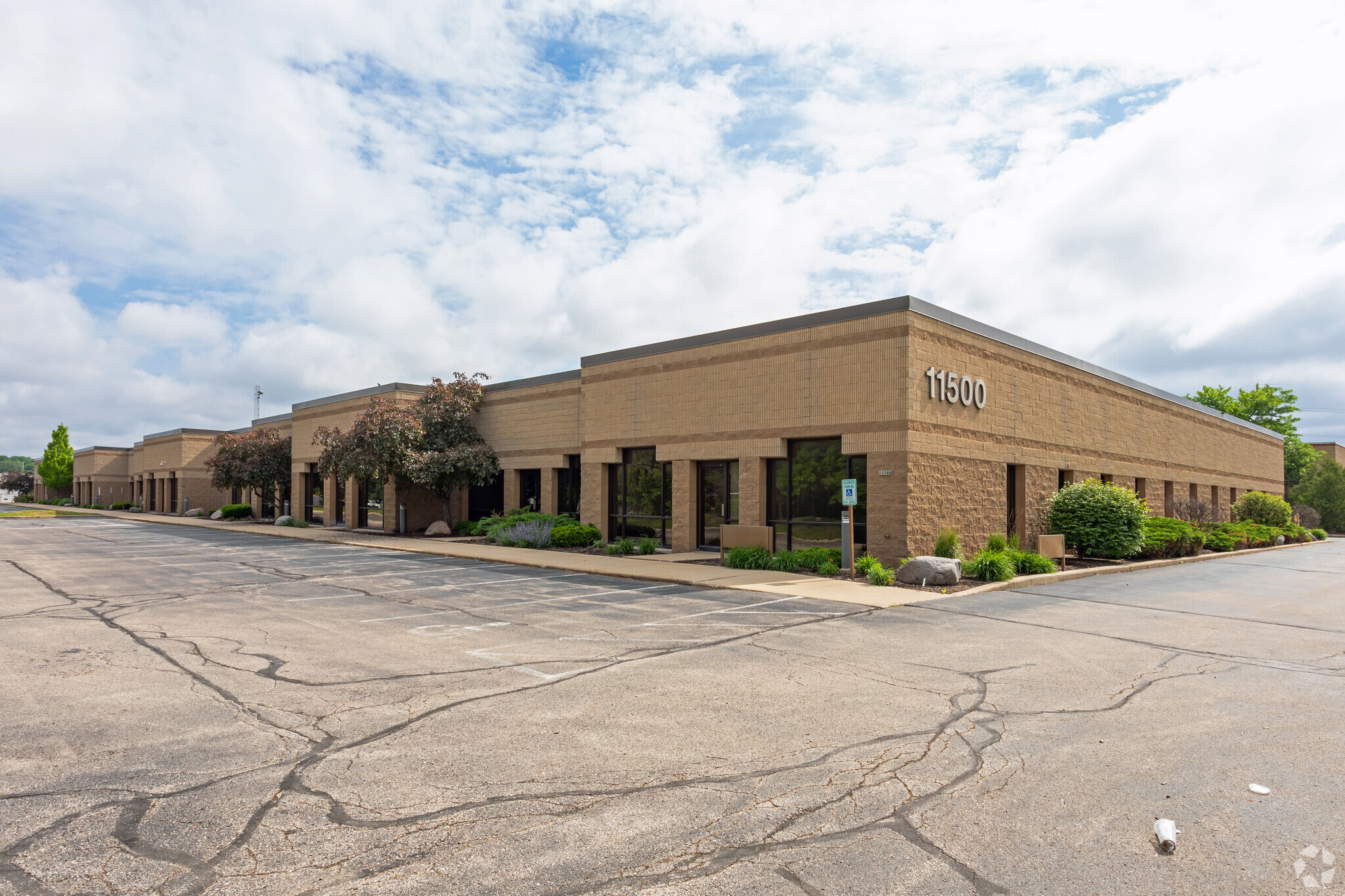 11548 W Theodore Trecker Way, Milwaukee, WI for lease Building Photo- Image 1 of 9