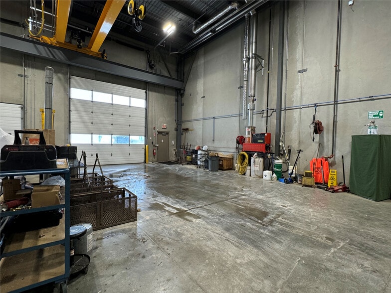 10911 50th St SE, Calgary, AB for lease - Building Photo - Image 3 of 11