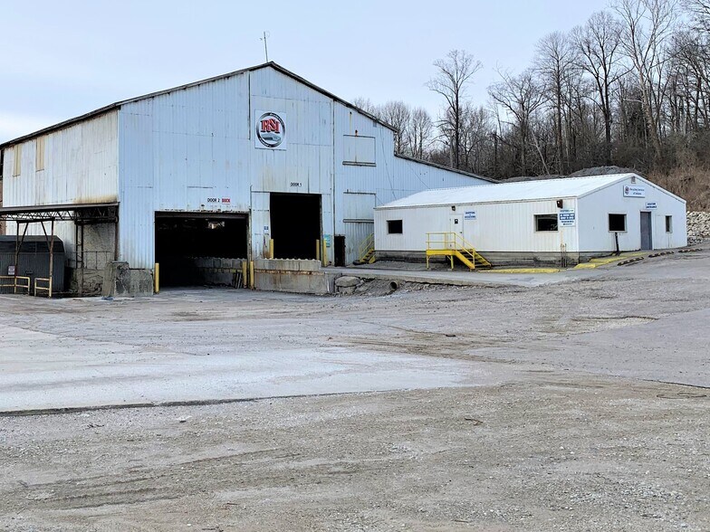 4635 Peerless Rd, Bedford, IN for sale - Building Photo - Image 1 of 1