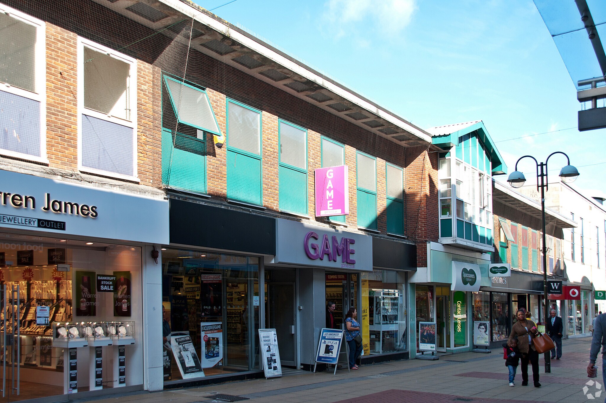 10-12 The Martlets, Crawley for sale Primary Photo- Image 1 of 1