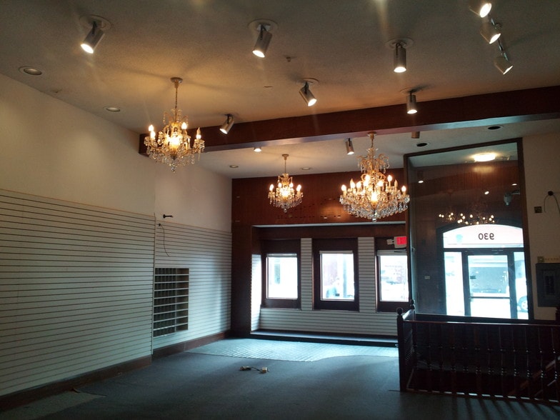 930 Hennepin Ave, Minneapolis, MN for sale - Lobby - Image 2 of 6