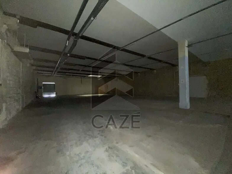 Flex in Bordeaux for lease - Interior Photo - Image 2 of 4