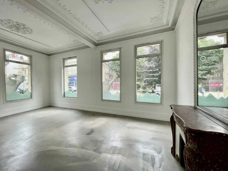 Office in Rouen for lease - Building Photo - Image 2 of 19