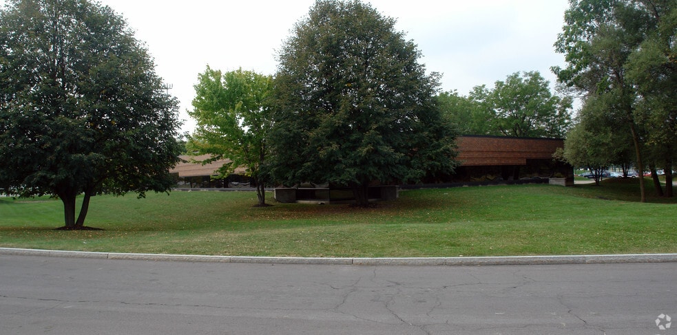 5000 Campuswood Dr, East Syracuse, NY for sale - Building Photo - Image 1 of 1