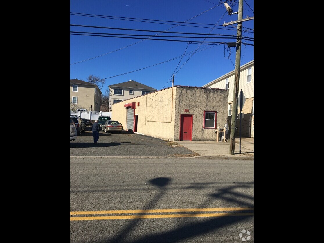 319 Schuyler Ave, Kearny, NJ 07032