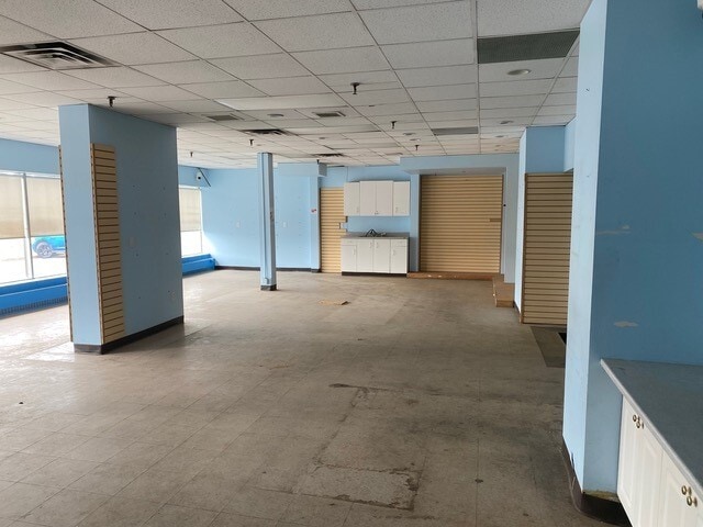 12004 111th Ave NW, Edmonton, AB for lease - Interior Photo - Image 3 of 5