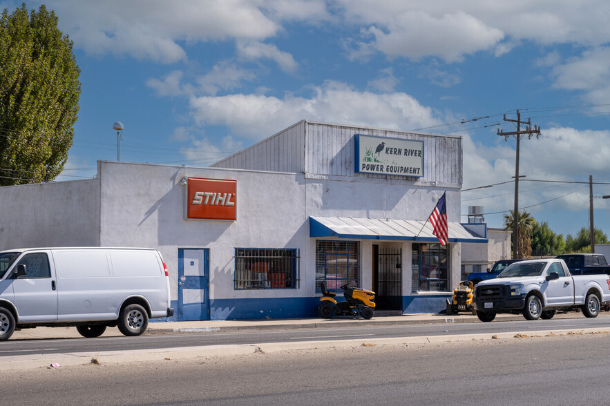 108 N Chester Ave, Bakersfield, CA for lease - Building Photo - Image 2 of 9