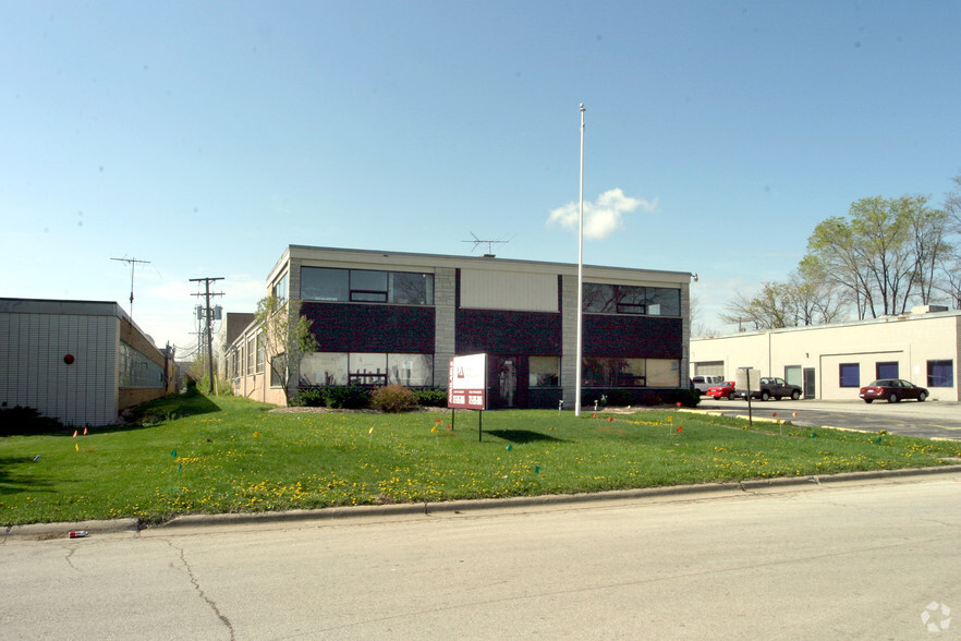 3831 Industrial Ave, Rolling Meadows, IL for lease - Building Photo - Image 2 of 3