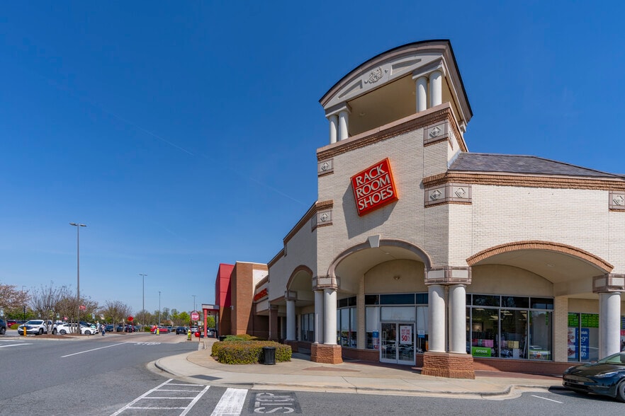 Northcross Shopping Center - Storefront Property