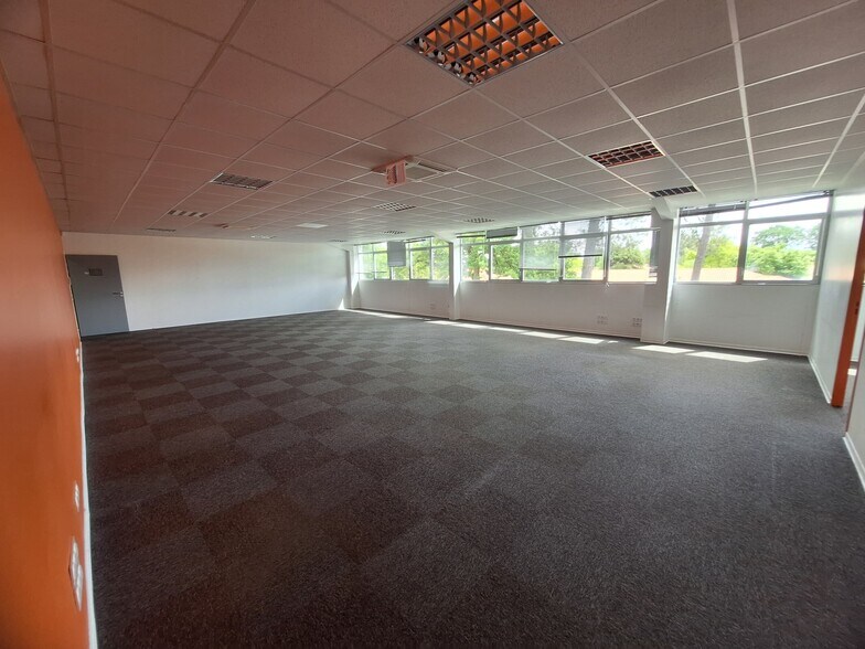 Office in Gradignan for lease - Building Photo - Image 2 of 9