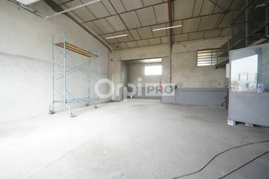 Flex in Charvieu-Chavagneux for lease - Interior Photo - Image 3 of 7