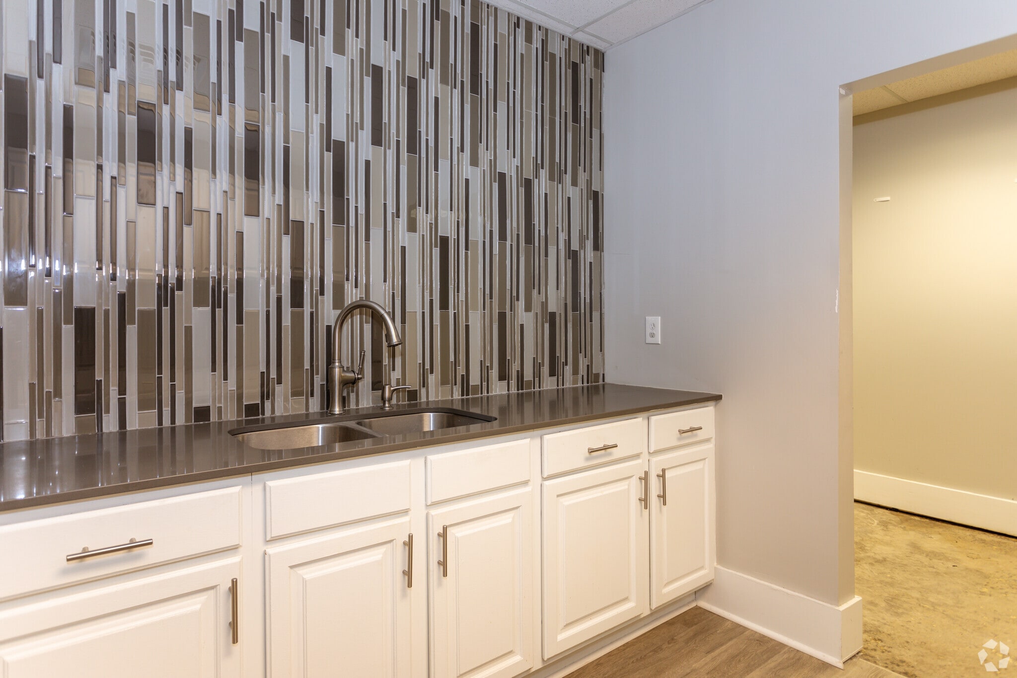 532 Patterson Ave, Mooresville, NC for lease Interior Photo- Image 1 of 6