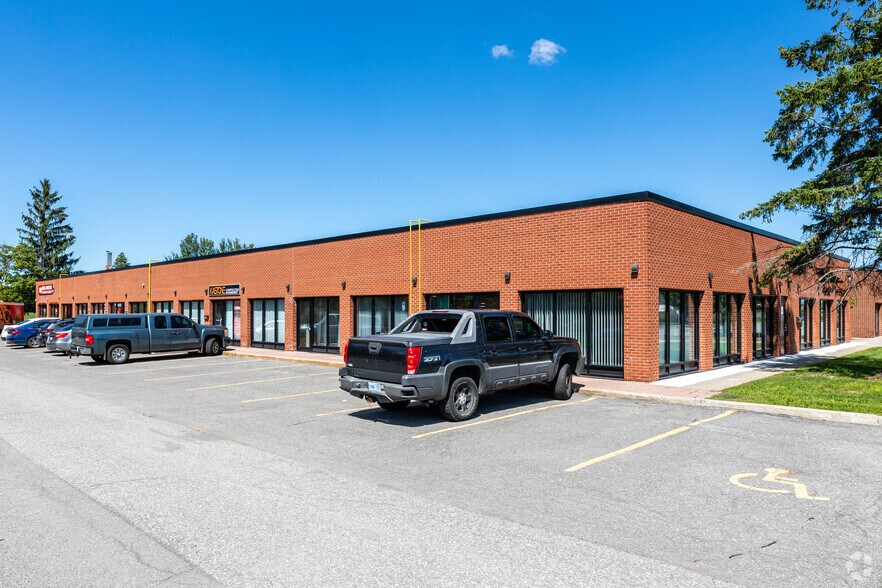 30 Colonnade Rd, Ottawa, ON for sale - Primary Photo - Image 1 of 1