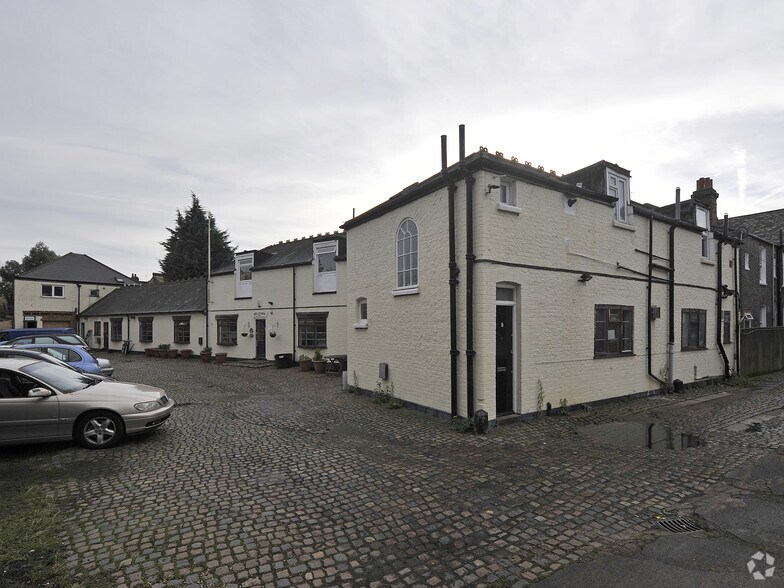 46 Oakmead Rd, London, LND SW12 9SJ