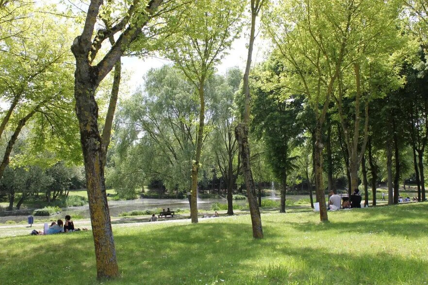 Office in Roissy-en-France for sale - Building Photo - Image 2 of 4