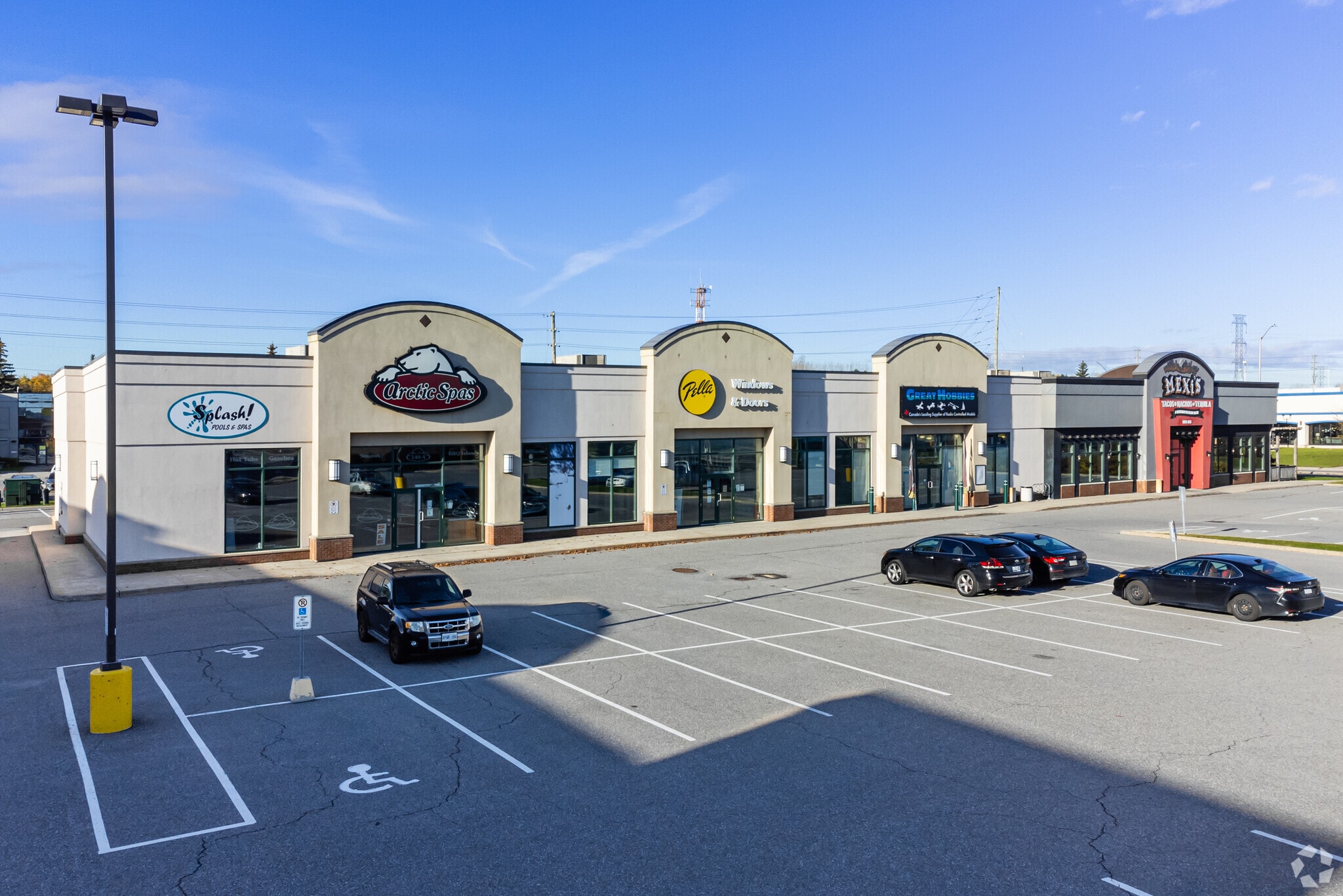 540 W Hunt Club Rd, Nepean, ON for sale Primary Photo- Image 1 of 1