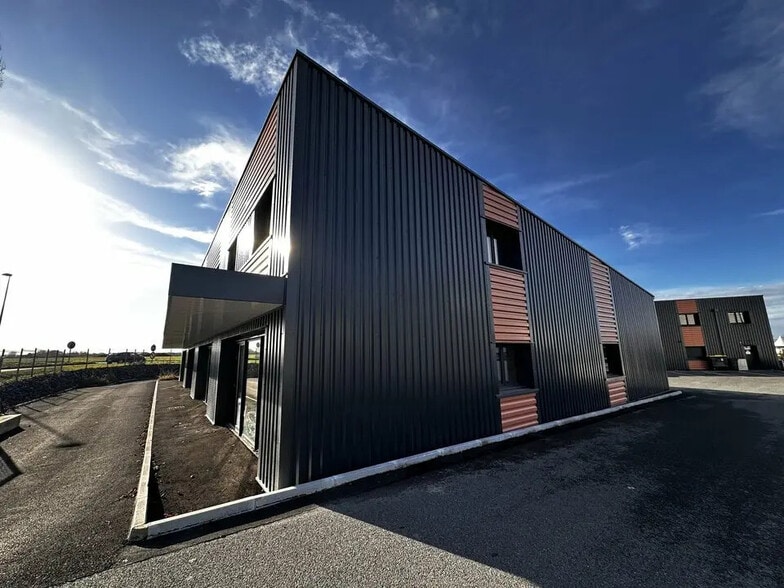 Flex in Sauvagnon for lease - Building Photo - Image 2 of 7