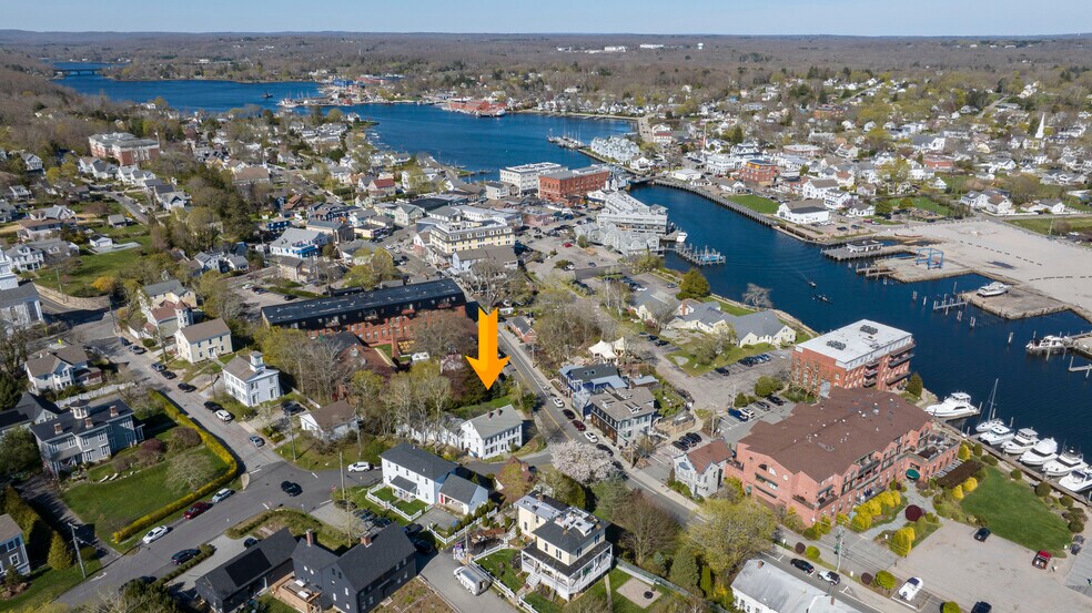 2 New London Rd, Mystic, CT 06355