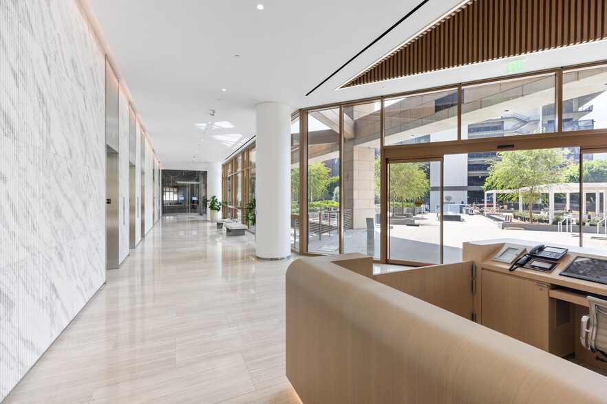 3400 W Riverside Dr, Burbank, CA for lease - Lobby - Image 2 of 28