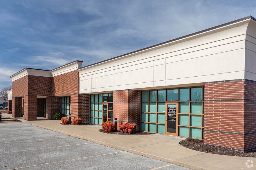 3201 SW Regency Pky, Bentonville, AR for lease - Building Photo - Image 2 of 6