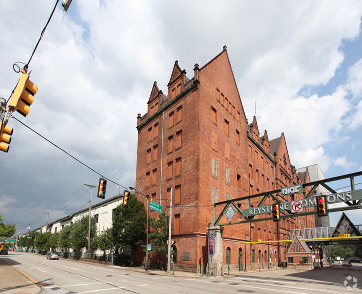 500-698 Braddock Ave, East Pittsburgh, PA for lease - Primary Photo - Image 1 of 5