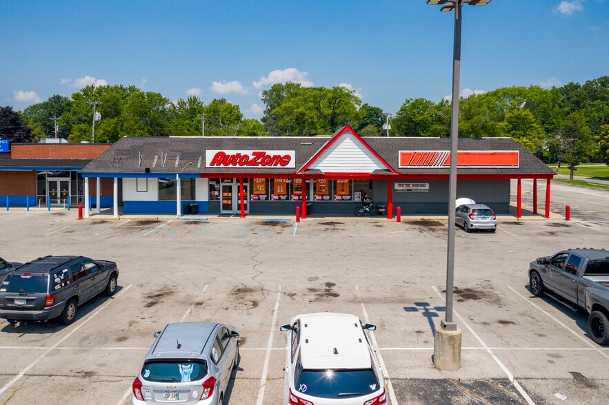 2936-2944 W Sylvania Ave, Toledo, OH for lease - Building Photo - Image 2 of 8