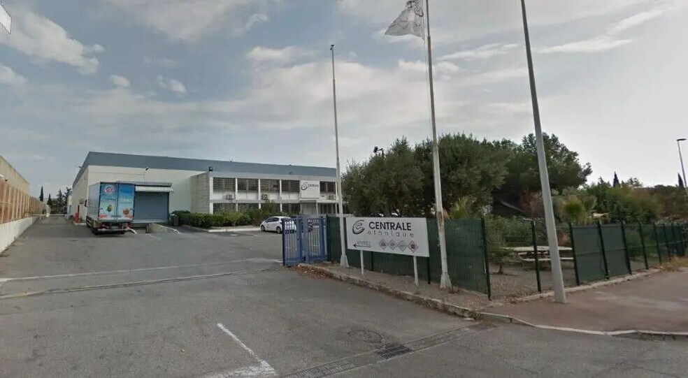 Industrial in Vitrolles for lease - Primary Photo - Image 2 of 6