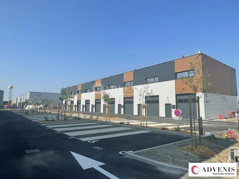 Flex in Gradignan for lease - Building Photo - Image 1 of 11