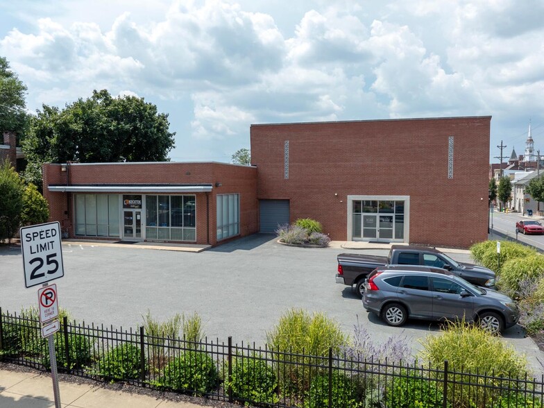 100 S Queen St, York, PA for lease - Building Photo - Image 3 of 8