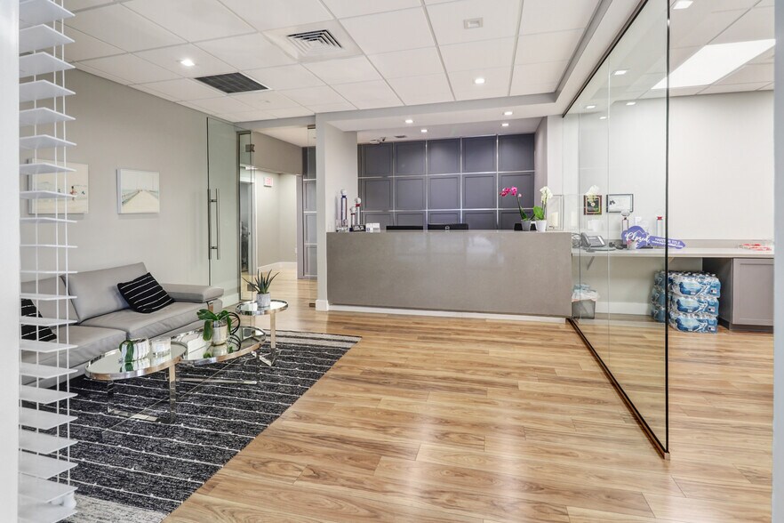 Poinciana Park - Office Portfolio portfolio of 2 properties for sale on LoopNet.com - Building Photo - Image 3 of 27