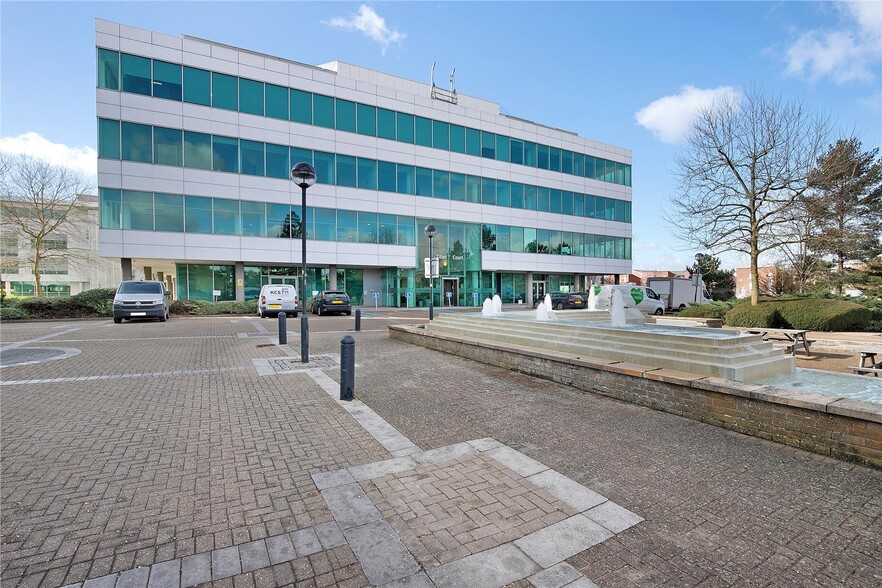 St Albans Rd W, Hatfield for lease - Building Photo - Image 1 of 2