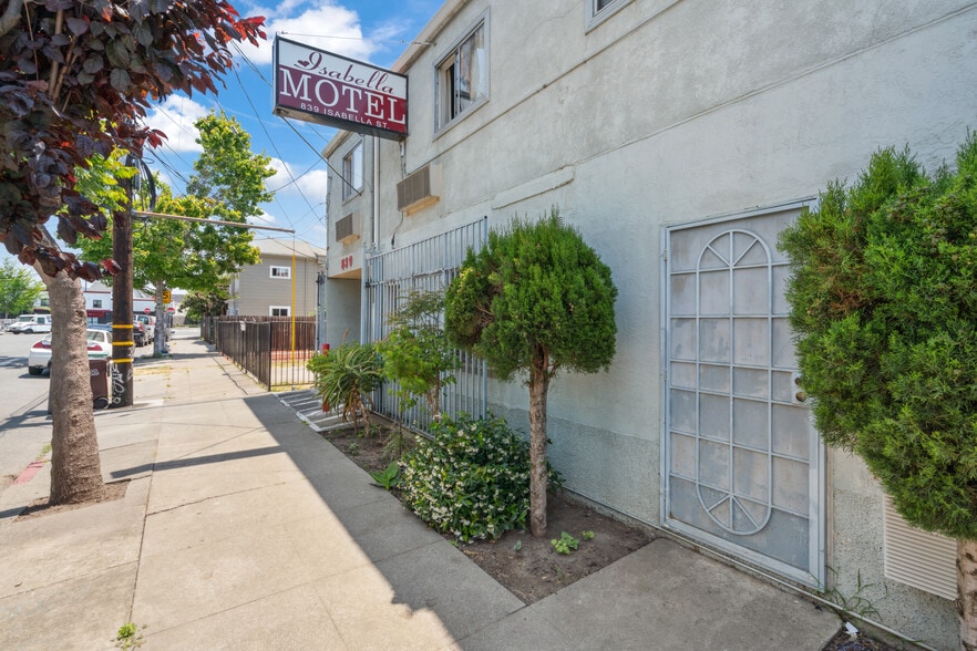 839 Isabella St, Oakland, CA for sale - Building Photo - Image 3 of 46