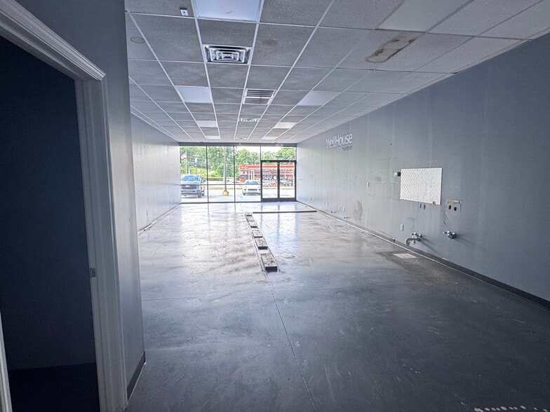 2710a Gentry Memorial Hwy, Pickens, SC for lease - Interior Photo - Image 2 of 9