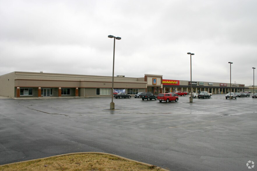 1240-1270 Bellefontaine St, Wapakoneta, OH for lease - Building Photo - Image 2 of 10