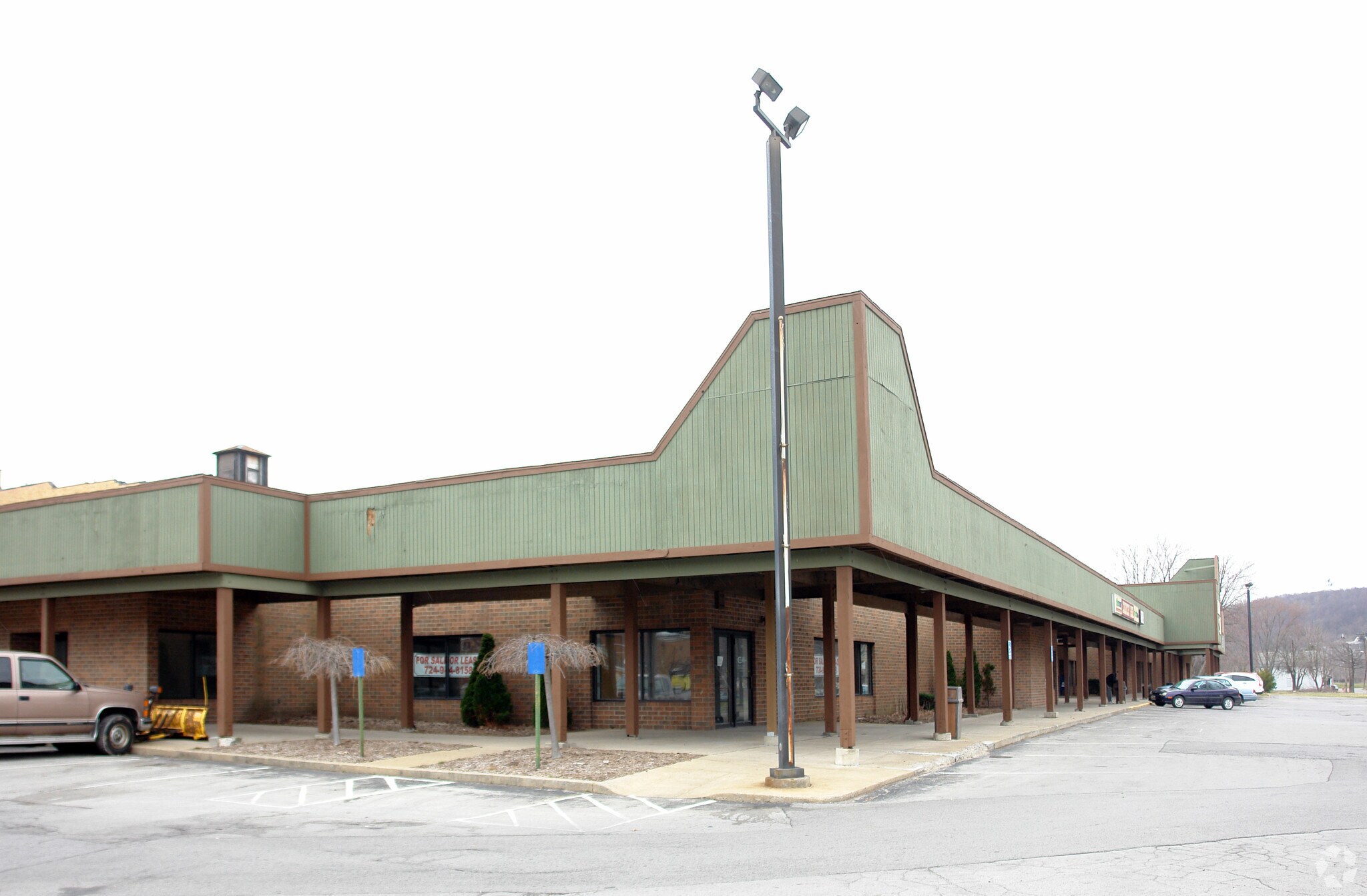 100-110 E Reynolds St, New Castle, PA for sale Primary Photo- Image 1 of 1