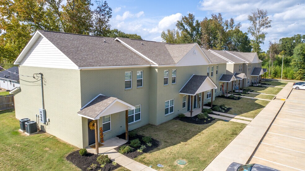 210 Deerfield Dr, Columbus, MS 39702