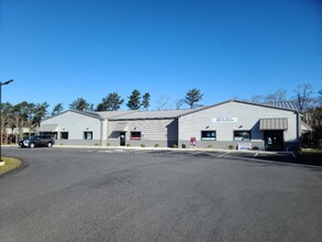 11 Evergreen Cir, Mashpee, MA for lease Building Photo- Image 2 of 6